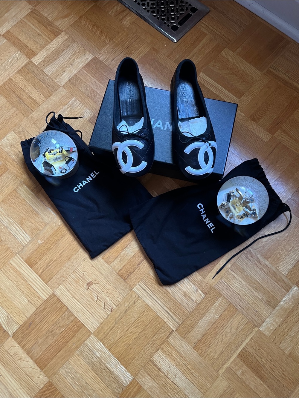VINTAGE CHANEL FLATS WITH CC LOGO, size 8 in excellent condition.box and covers